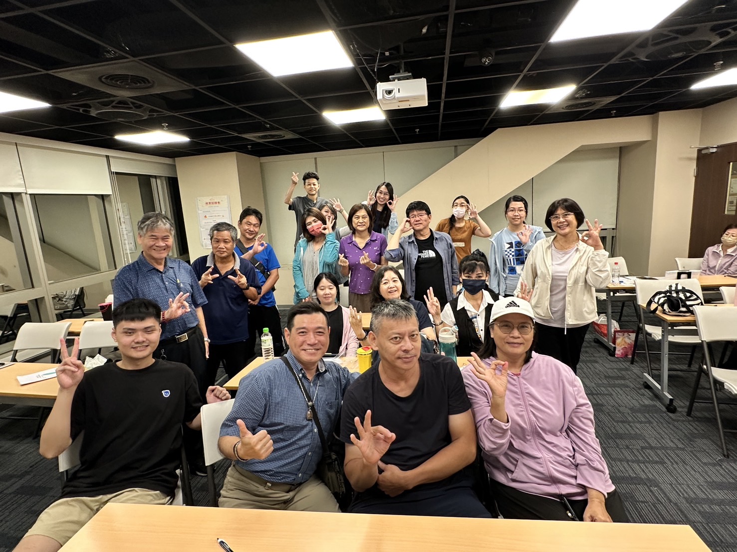 中華微創菁英教育協會雙課程結訓  AI行銷 × 短影音助攻　職場新戰力再升級